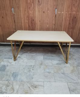 Low computer table /desk