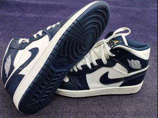 Jordan blanche et outlet bleu