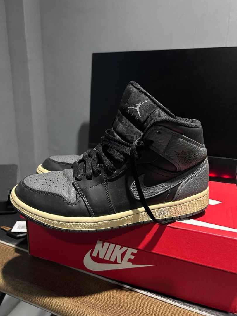 Nike Air Jordan Mid Shadow (Category: Sneakers) located in Pagadian. Submitted by lancism.g (Listing ID 1286059317, Image 1). Description: selling used Jordan Mids Yellowing of Soles, heel drags, creases no box obo.
