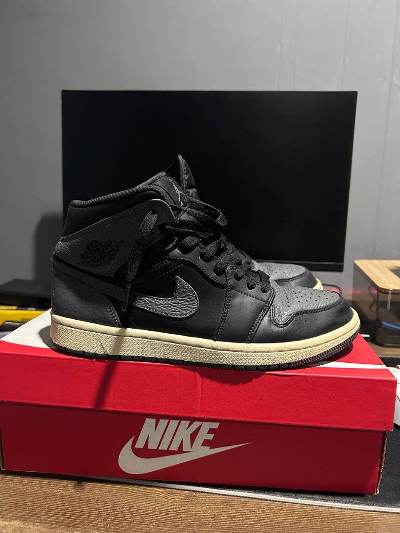 Nike Air Jordan Mid Shadow (Category: Sneakers) located in Pagadian. Submitted by lancism.g (Listing ID 1286059317, Image 2). Description: selling used Jordan Mids Yellowing of Soles, heel drags, creases no box obo.