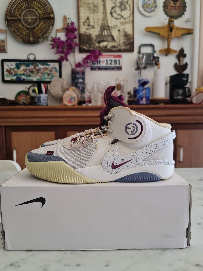 Nike basketball shoe US 12