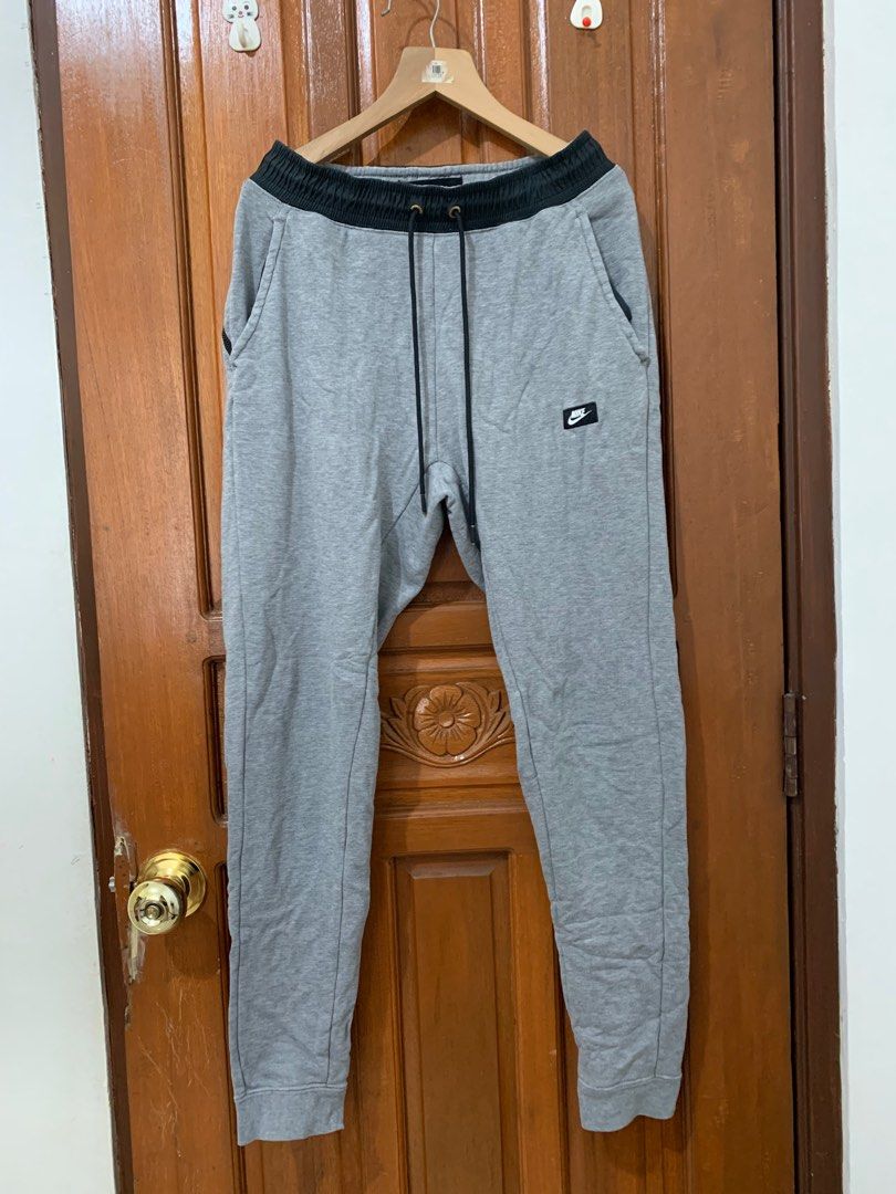 NIKE GRAY JOGGING PANTS (Category: Joggers) located in Marikina City. Submitted by daze_studio_ (Listing ID 1286060294, Image 1). Description: .
