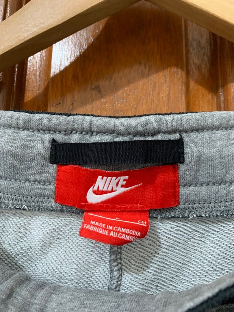 NIKE GRAY JOGGING PANTS (Category: Joggers) located in Marikina City. Submitted by daze_studio_ (Listing ID 1286060294, Image 3). Description: .