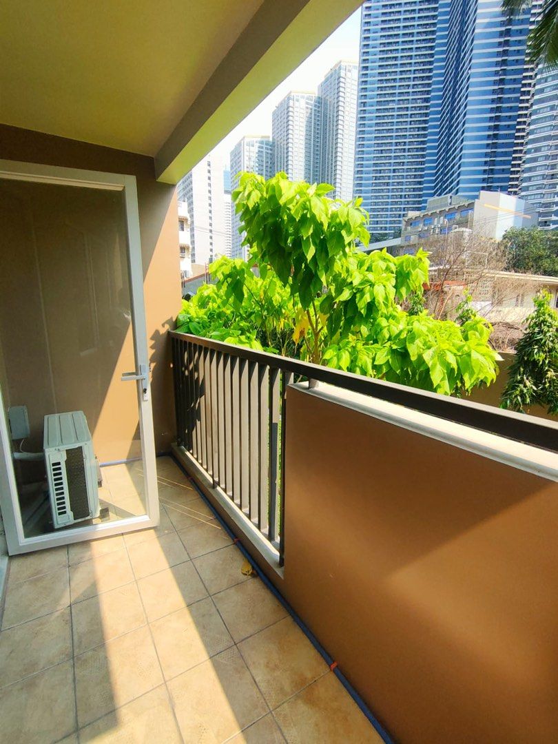 2 Bedroom Unit in One Antonio Makati City by Ayala Land, Low Rise Condominium w/ 1 Parking Slot, FOR SALE (Category: Apartments & Condos) located in Taguig. Submitted by andreancanezal (Listing ID 1286064939, Image 3). Description: FOR SALE ONE ANTONIO CONDOMINIUM, MAKATI Property Details: Low Rise Residential Development Located @ 2nd Floor 2 Bedrooms 1 Toilet & Bath 1 Parking 52.16 SQM - Floor Area Selling Price: Php 16,800,000 📩 𝐅𝐨𝐫 𝐢𝐧𝐪