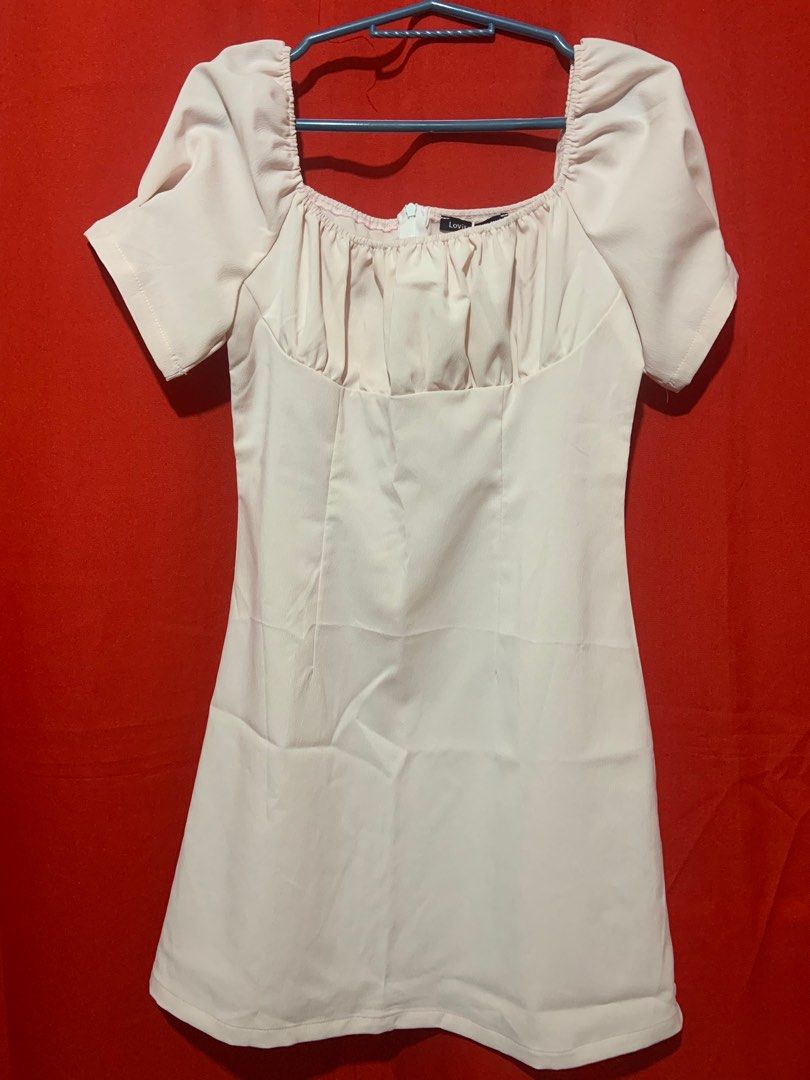 Pink puff sleeve dress (Category: Dresses) located in Caloocan City. Submitted by _mrynnbrsg (Listing ID 1286090311, Image 2). Description: - Ruched - Puff sleeve - Best fits small - never been worn rfs: a bit big on me. bought it for 300+.
