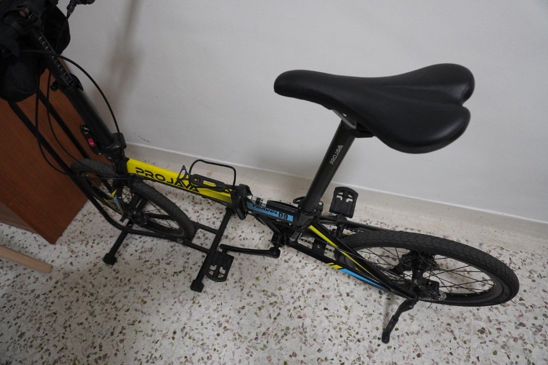 PRO JAVA (Assembled) Bicycle (Category: Bicycles) located in Singapore. Submitted by stblue2 (Listing ID 1286063348, Image 3). Description: Retail price: $649 Foldable bike used for 1-2 years. Some light scratches, comes with bottle holder . Ideal Meetup Bedok area, closest MRT bedok MRT Meeting location and price negotiable..