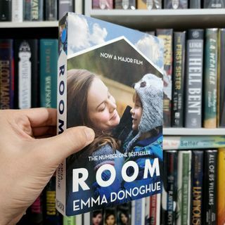 Room by Emma Donoghue (Paperback)