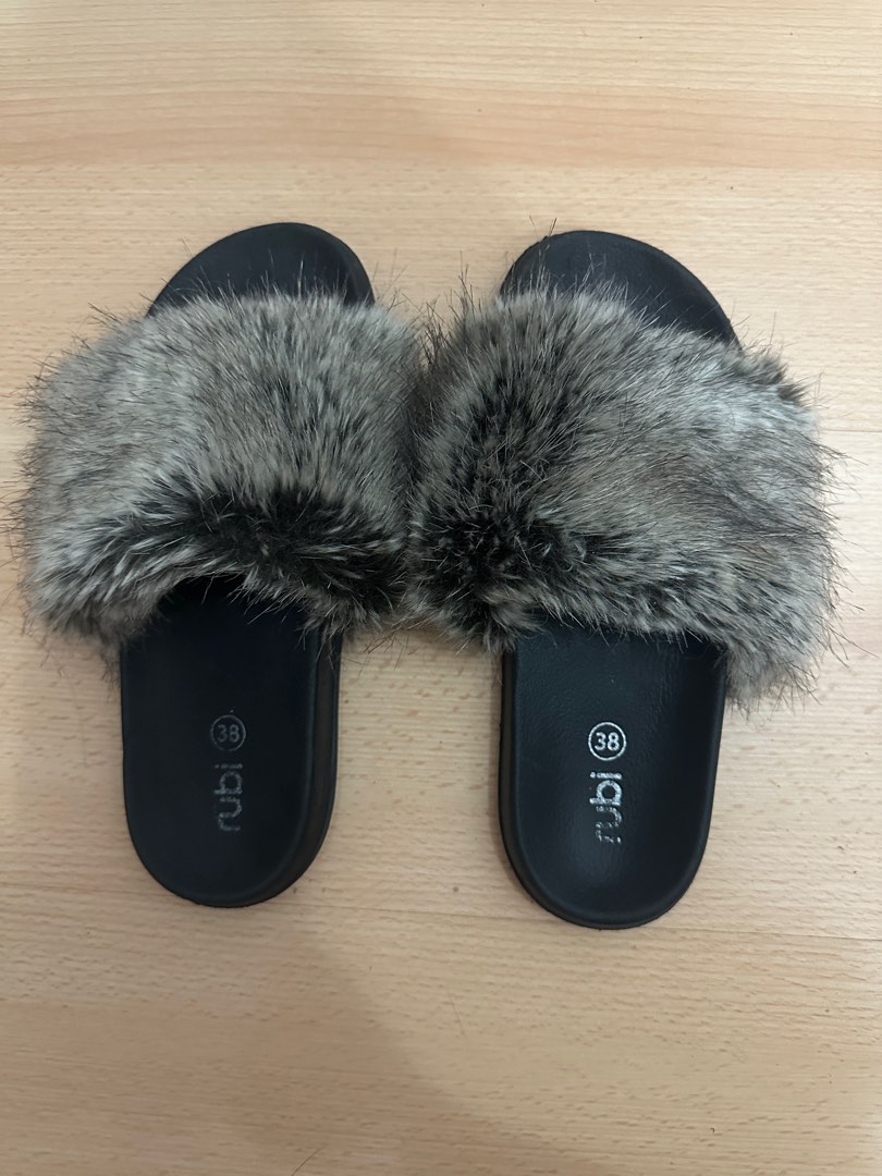 Rubi fur slides store