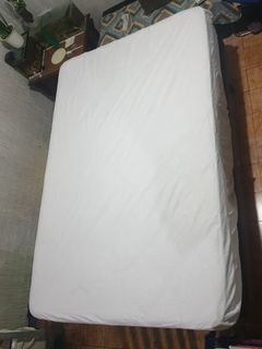 Salem Agiato Mattress 75" x 48" x 12" (LxWxH) with bed frame