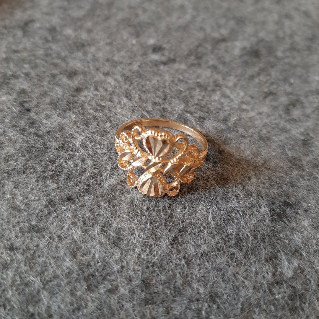 Statement Gold Ring (Category: Rings) located in Antipolo. Submitted by beanclsy (Listing ID 1286036418, Image 1). Description: #2024declutter.