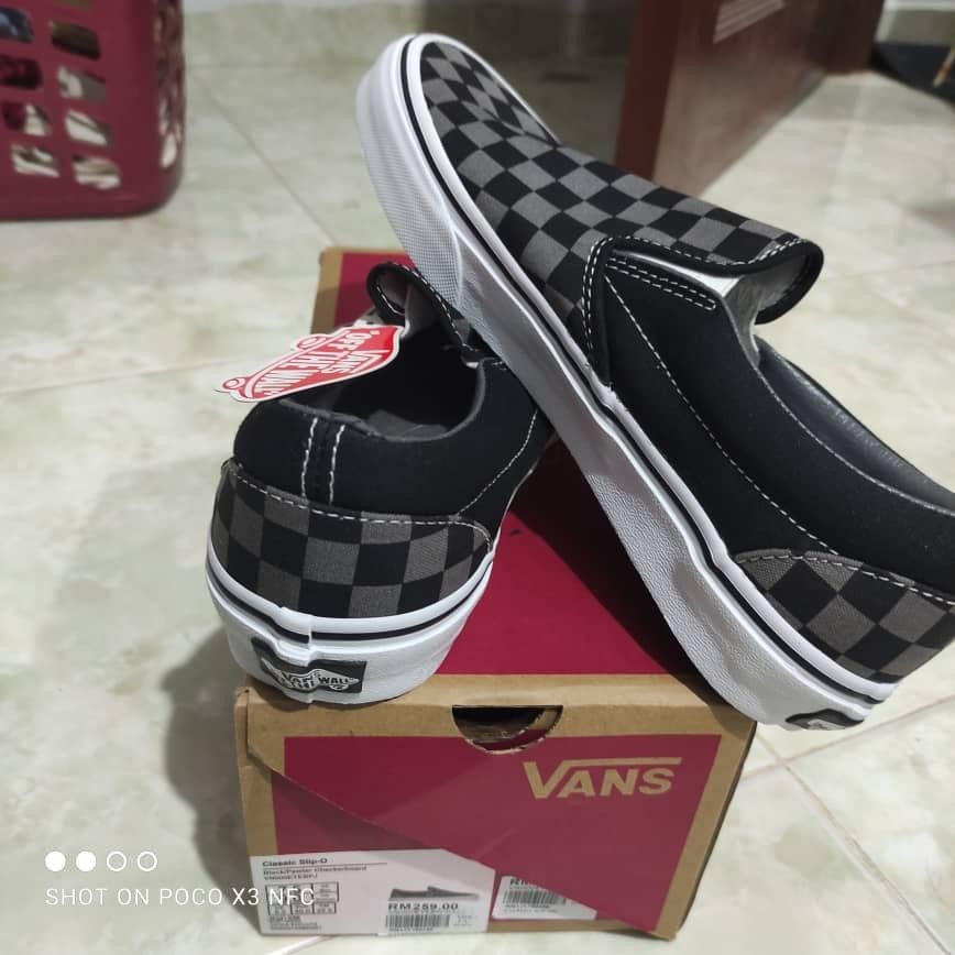 Vans store a poco