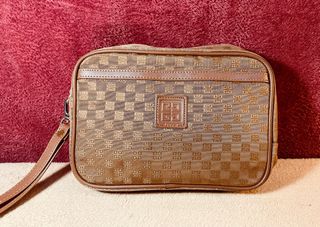 (Category: ) located in . Submitted by sartorial_finds (Listing ID 1286137845, Image 1). Description: .