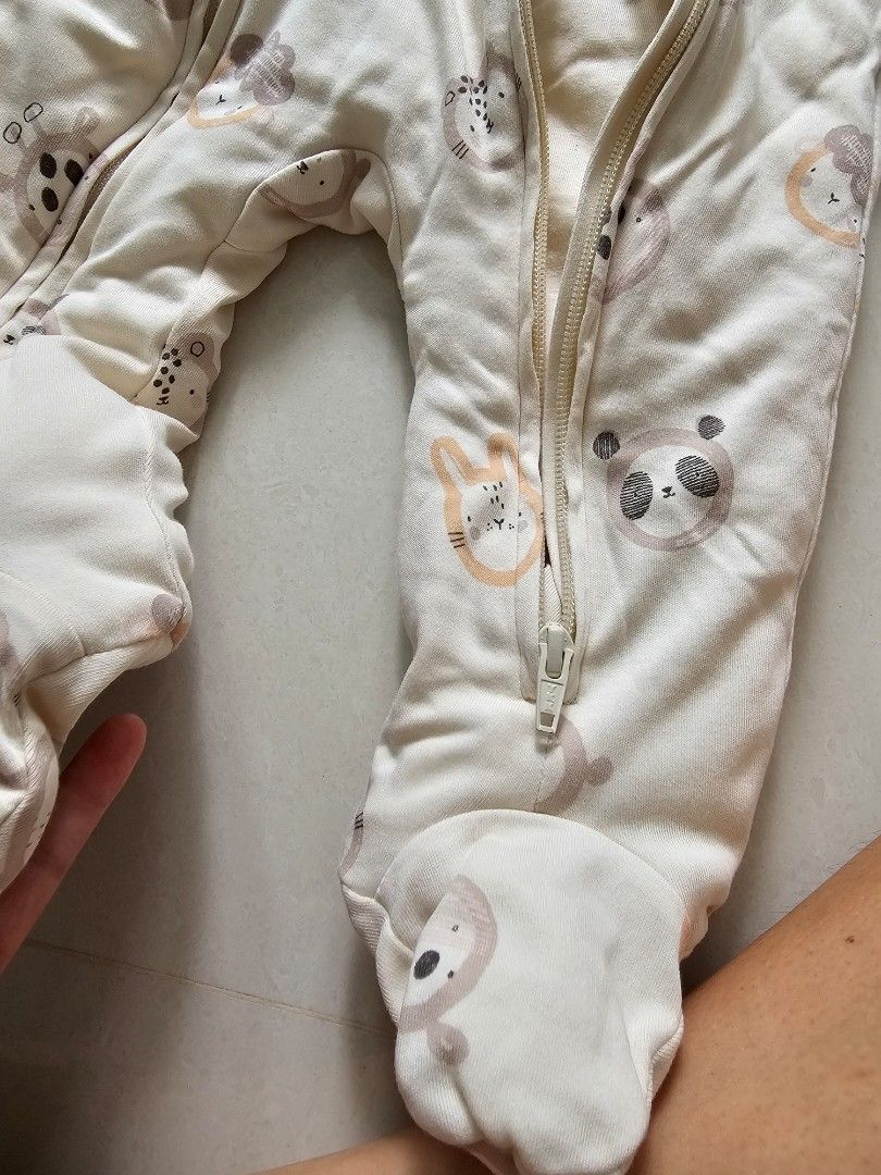 Padded 2025 baby sleepsuit