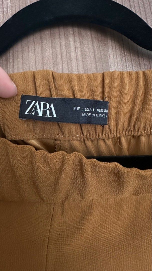 Zara Wide Legged Trousers Brown (Category: Other Bottoms) located in Taguig. Submitted by cnazmd (Listing ID 1286050811, Image 3). Description: .