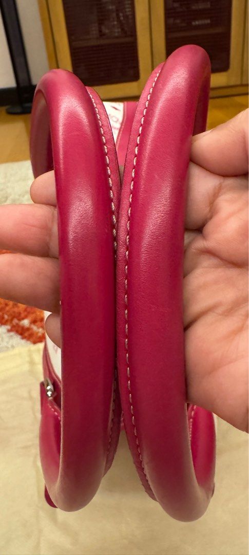 100% Authentic MCM Hand bag (Category: Luxury Bags & Wallets) located in Makati City. Submitted by mcgarado (Listing ID 1286400374, Image 3). Description: Authentic MCM Hand bag In good condition minimal flaws inside the bag please look carefully the photos. Provided dust bag only .