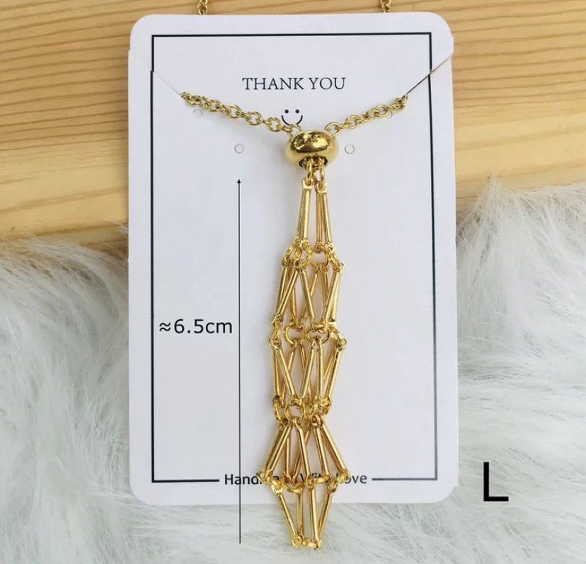 Gold chain outlet with crystals