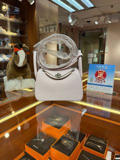 （分類：）位於 。 由 360_Luxury 提交（商品編號 1282994605，圖片 1）。簡介： 。