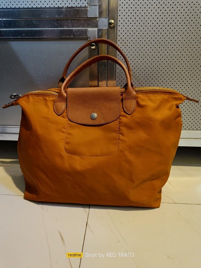 💯 Long Champ Bag Vislon Zipper (Category: Luxury Bags & Wallets) located in General Mariano Alvarez. Submitted by randzwurkz85264 (Listing ID 1286265674, Image 1). Description: Orig Long Champ Bag. Vislon Zippers see issue on last photo.
