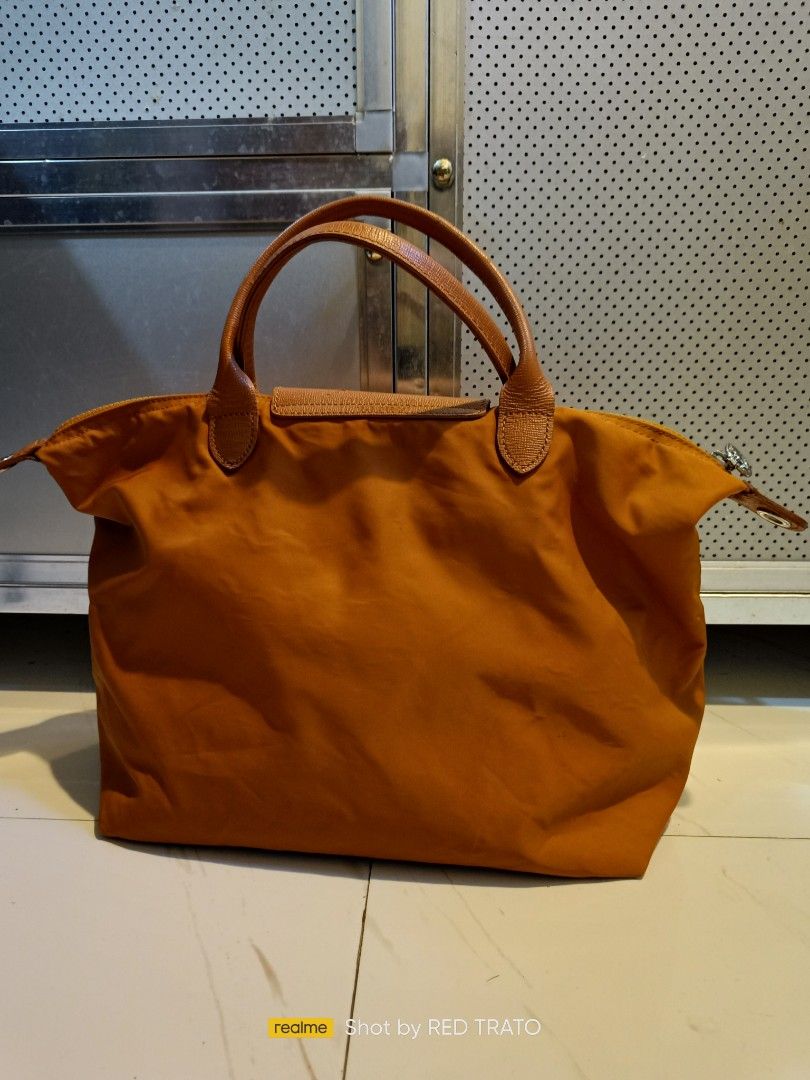 💯 Long Champ Bag Vislon Zipper (Category: Luxury Bags & Wallets) located in General Mariano Alvarez. Submitted by randzwurkz85264 (Listing ID 1286265674, Image 2). Description: Orig Long Champ Bag. Vislon Zippers see issue on last photo.