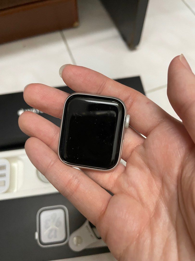 Nike apple deals watch comparison