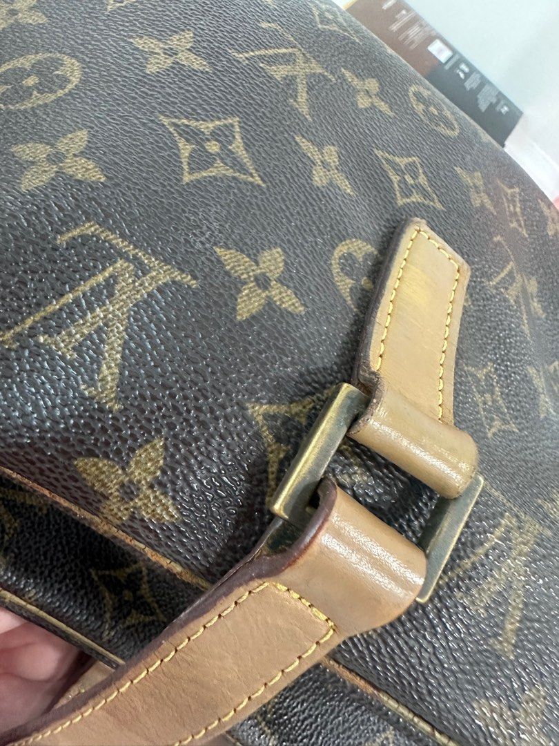 Authentiv LV Cite (Category: Luxury Bags & Wallets) located in Pasig City. Submitted by marikondolifeph (Listing ID 1286238888, Image 1). Description: This is ny fave working bag so it badly Needs bag spa Newly repaired zipper outside Leather strap had been replaced Please see pen and perfume stain on the inside of bag.