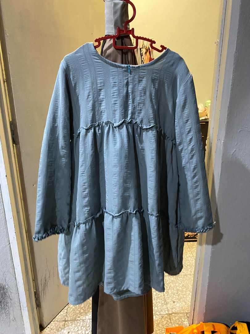 blouse flowy( include postage) (Category: Blouses) located in Kulim. Submitted by nrsfka (Listing ID 1286302549, Image 1). Description: hi nak letgo blouse ni sebab jarang pakai. size muat m till xl. nursing friendly juga sebab ada zip dia depan. condition macam baru pakai sekali dua je. kain jenis tak perlu iron.