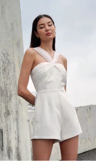 (Category: ) located in . Submitted by clearmiwardrobe (Listing ID 1286203939, Image 1). Description: .