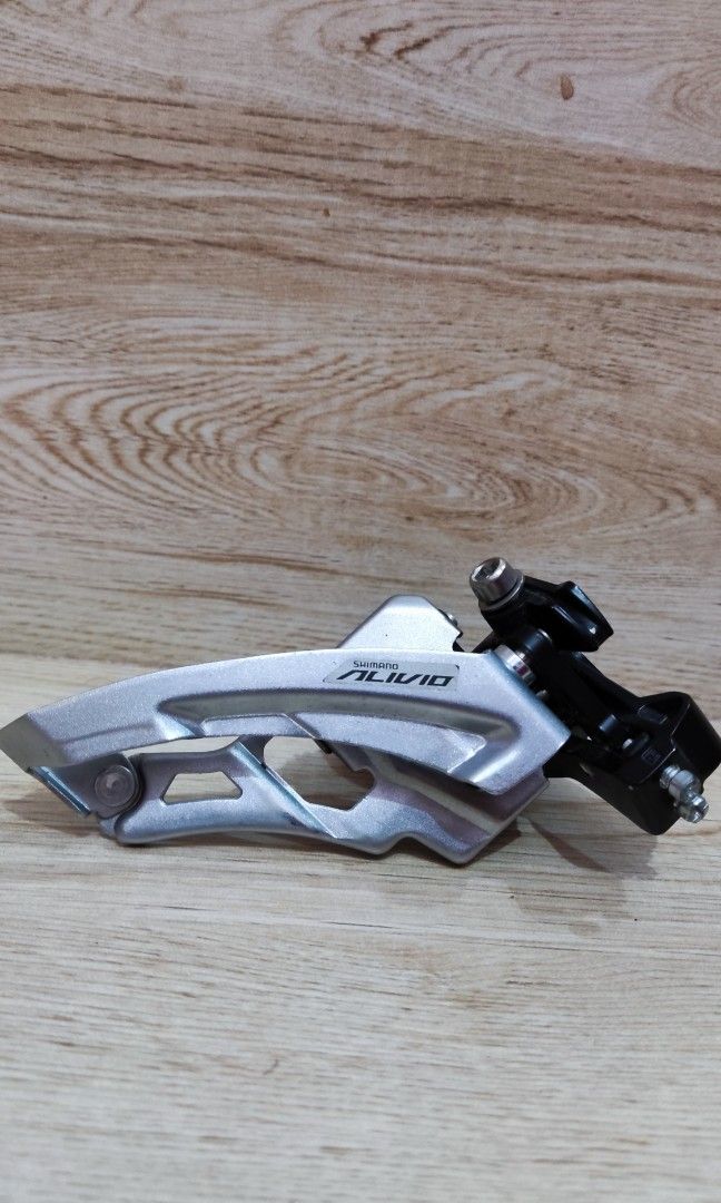Class A Shimano Alivio shifter (Category: Bicycles) located in Manila. Submitted by thirdyboyyy (Listing ID 1286323006, Image 1). Description: Down pull type, good as new. 750 original price, naka-kabit lang siya sa bike ko dati pero hindi naman magamit since top pull compatible sa bike ko..