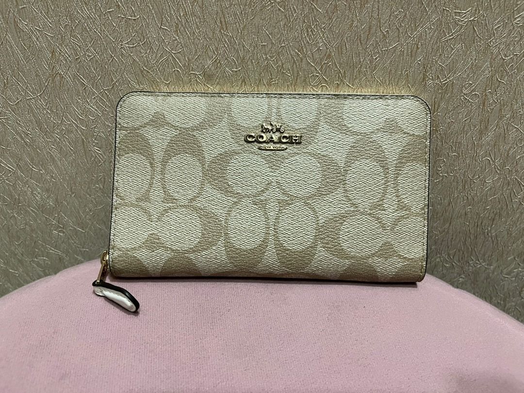 COACH Medium Id Zip Wallet In Signature Canvas in Khaki Saddle