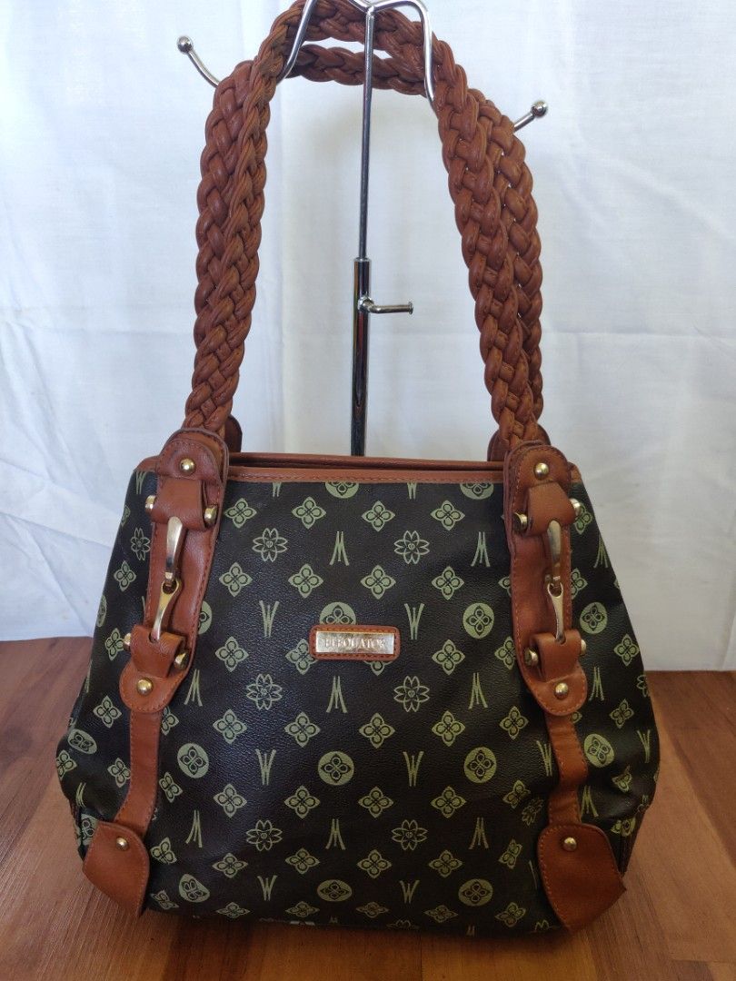 Elequator Shoulder Bag Women s Fashion Bags Wallets Shoulder Bags on Carousell