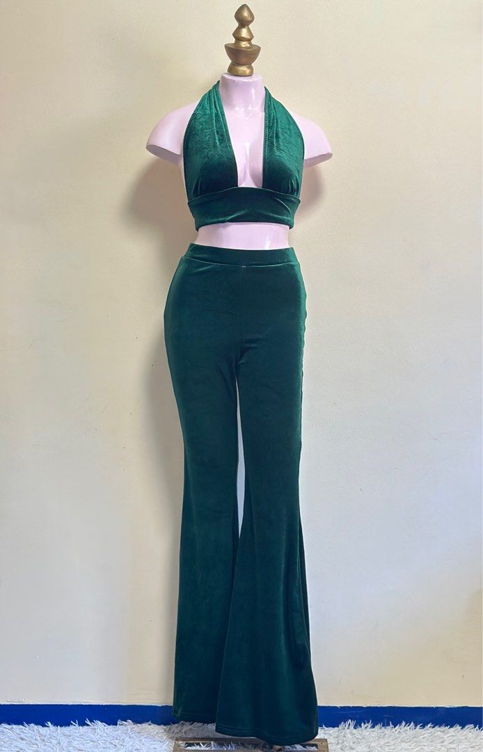 Emerald green velvet sexy coords (Category: Sets or Coordinates) located in Quezon City. Submitted by plines (Listing ID 1286242520, Image 1). Description: .