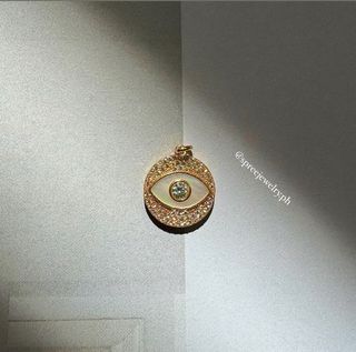 Evil eye moissanite and mother of pearl pendant in 18k gold setting