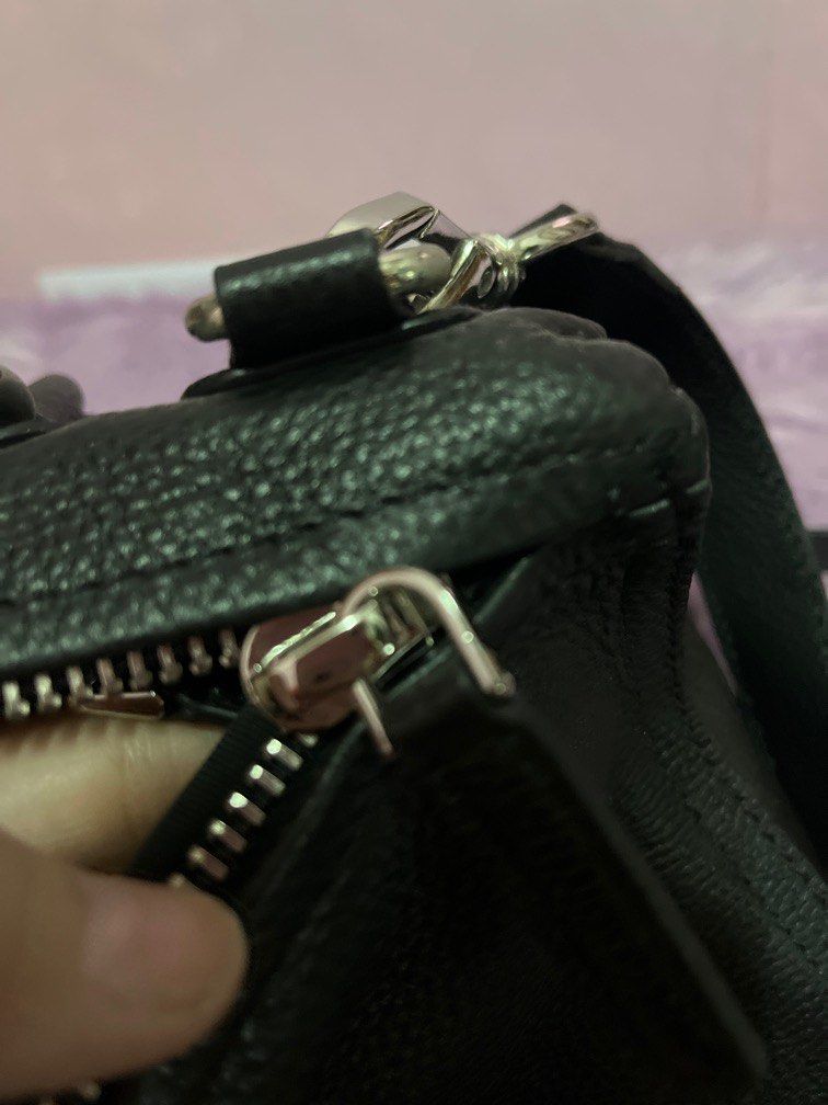 Givenchy pandora (Category: Luxury Bags & Wallets) located in Quezon City. Submitted by eads30 (Listing ID 1286285766, Image 3). Description: Good copy, used once for an hour .