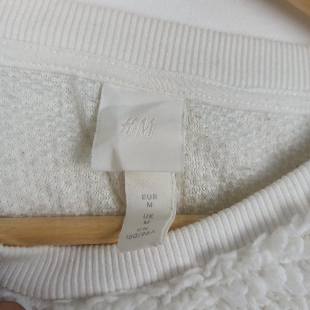 H and top m white sweatshirt