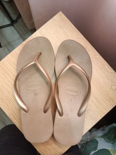 Havaianas wedge sales