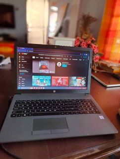 Hp Laptop no issue 
 Intel Core i3 2.30ghz 7thGen 
8.0gb ram ddr4 upto 16gb max
128gb ssd 
15.6inch  led HD malinaw
3D Dual speakers loud DTS Audio
builtin webcam 
Wifi plus Bluetooth
Windows 11 and ms Office installed no issue
10k