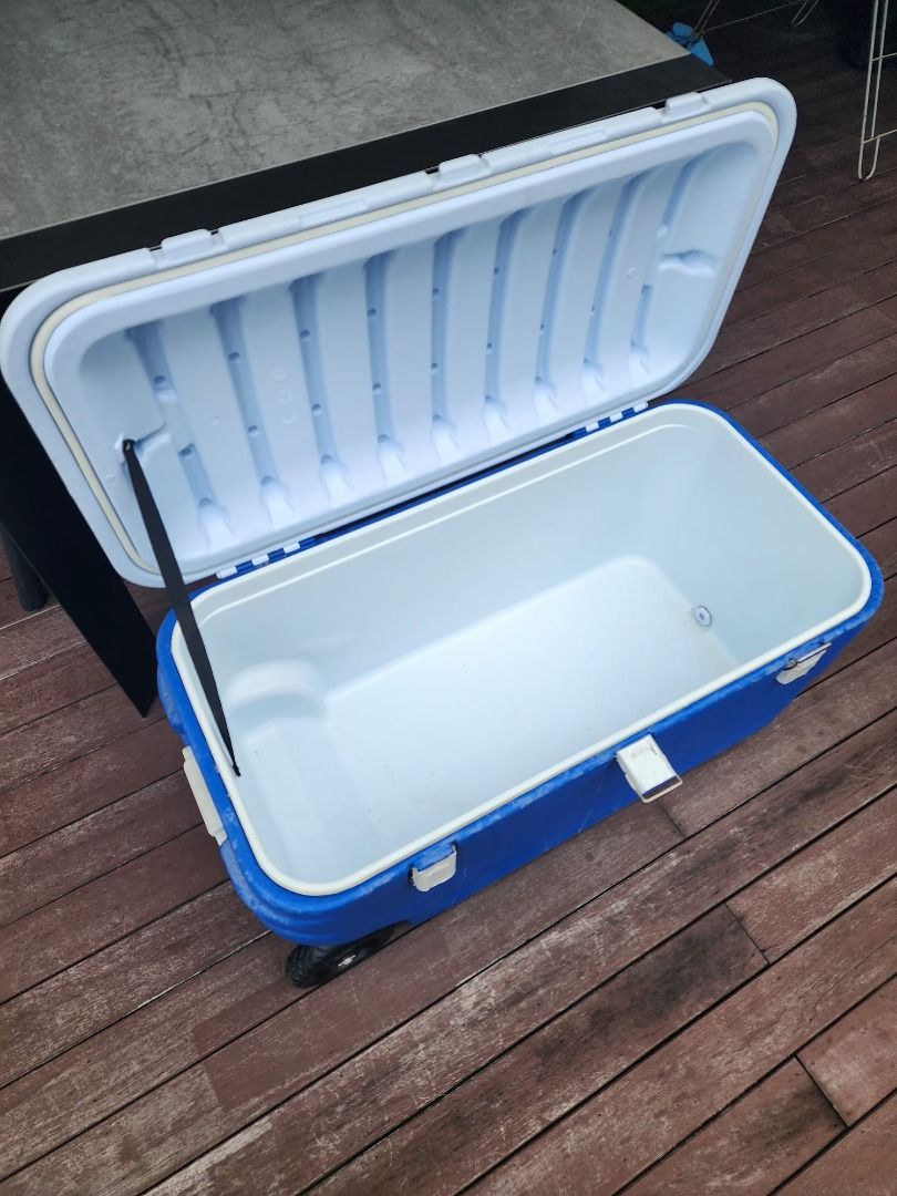 Ice box cooler 60L hardly used, Furniture Home Living, Home