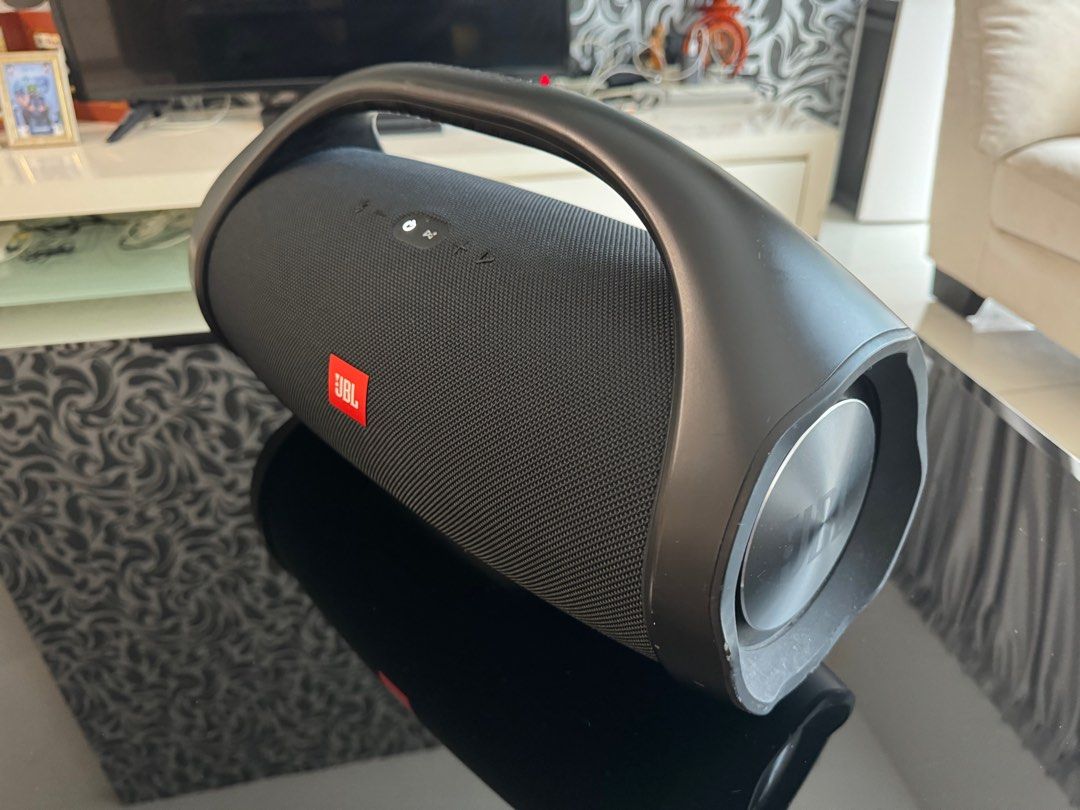 Jbl boombox shop increase bass