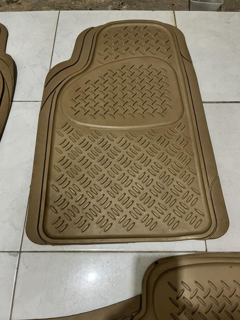 Karpet Mobil SUV warna Krem, Aksesoris Mobil di Carousell