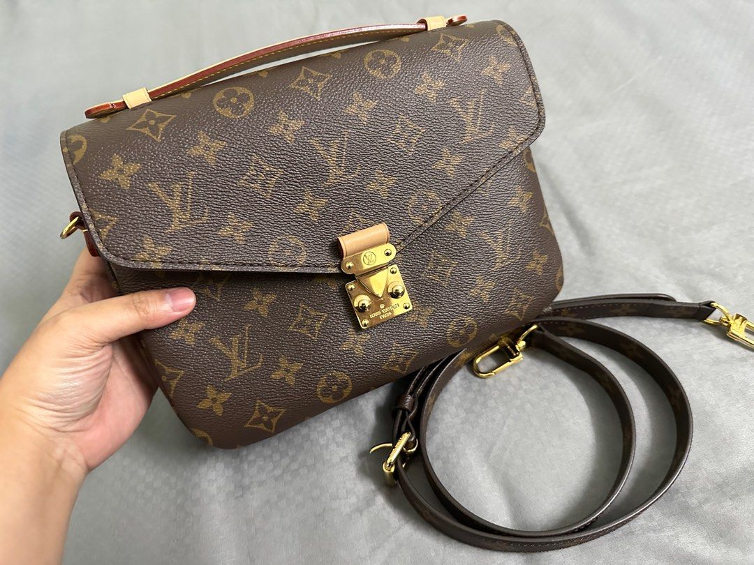 Vuitton metis monogram store