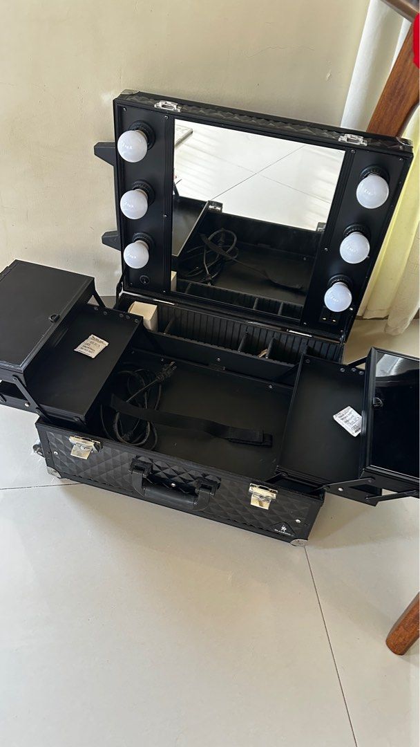 Make m-up trolley with lights (Category: Makeup) located in Davao. Submitted by marscprd (Listing ID 1286249613, Image 3). Description: No flaws, for personal use only, with 1 extra bulb. Rfs: not using it anymore.