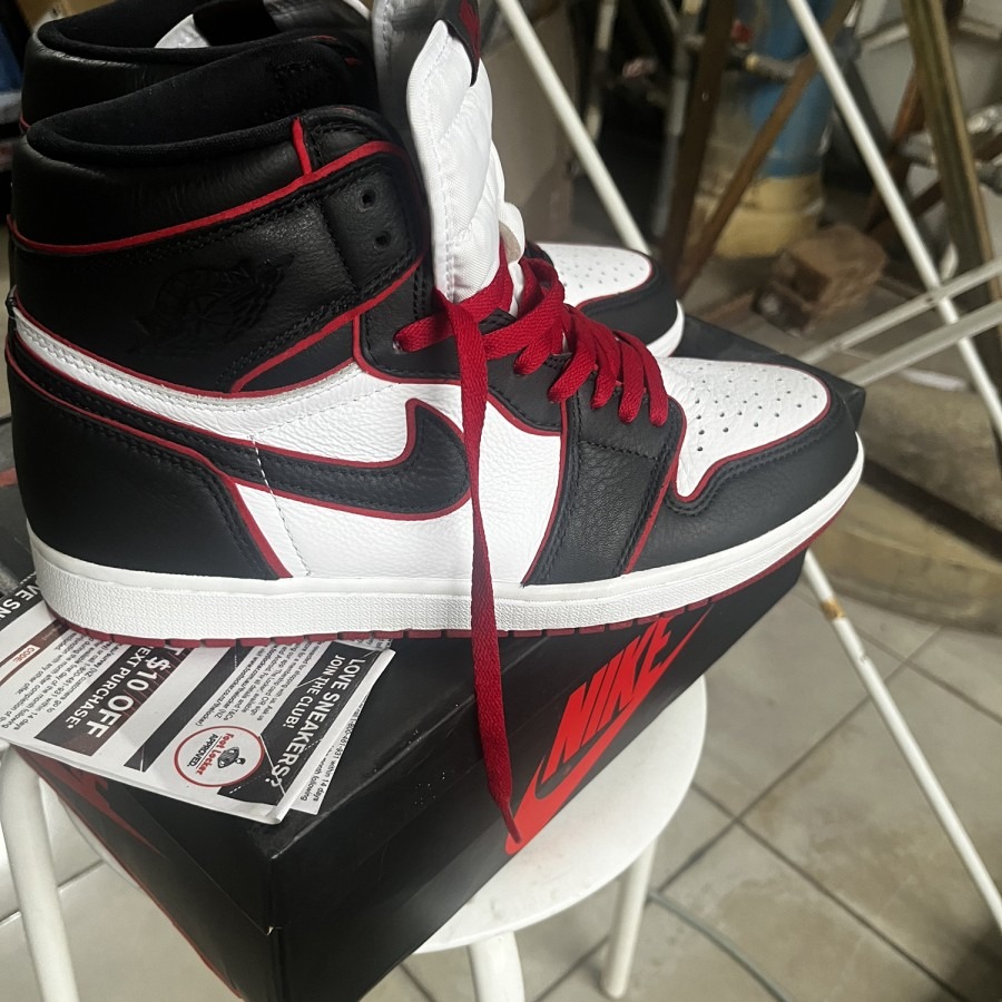 Nike air jordan 1 high bloodline Fesyen Pria Sepatu Sneakers