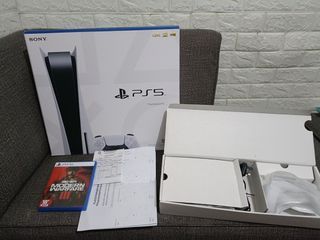 Ps5 disc ed. Complete with box and reciept