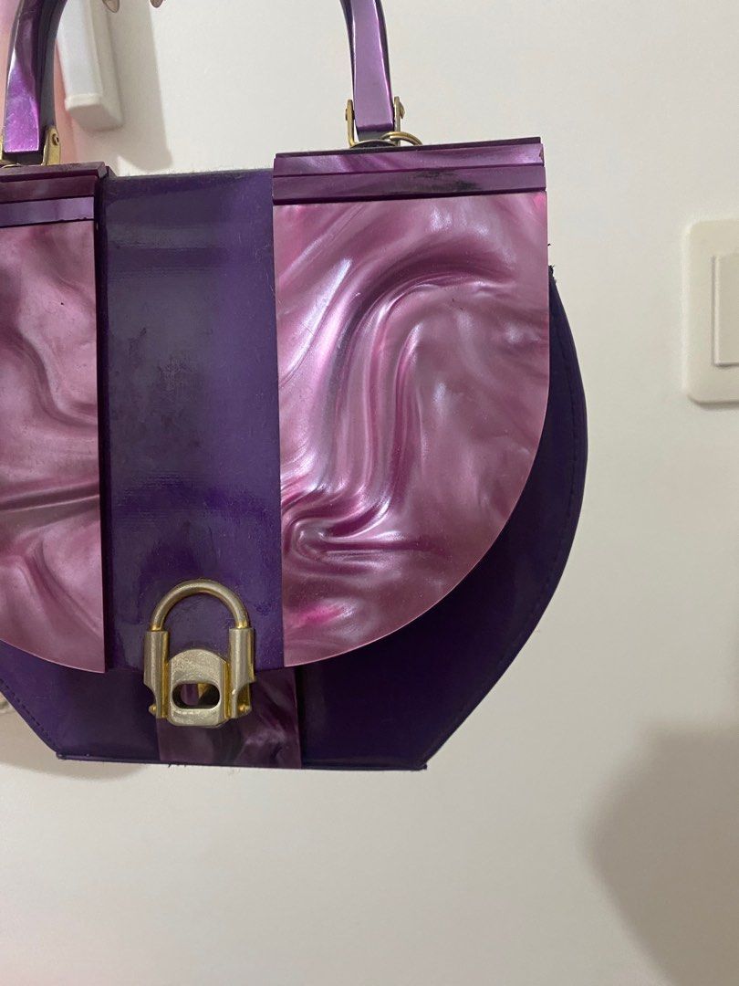 Purple Hard Shell Purse (Category: Clutches) located in Quezon City. Submitted by reigniris (Listing ID 1286333123, Image 2). Description: one of my faves! rfs need funds.