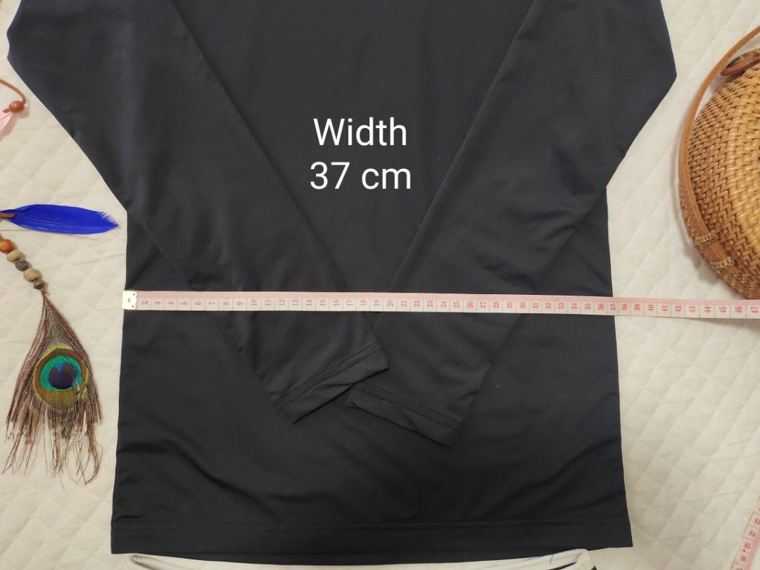Rashguard black small (Category: Rash guard) located in Manila. Submitted by leideclutter (Listing ID 1286294838, Image 3). Description: One of my collection, used only once. black colour, Small size, very nice fit . RFS: Decluttering Mode of payment gcash SF c/o buyer LBC cash on pick up 95 php or flash express door to door delivery 150 php.