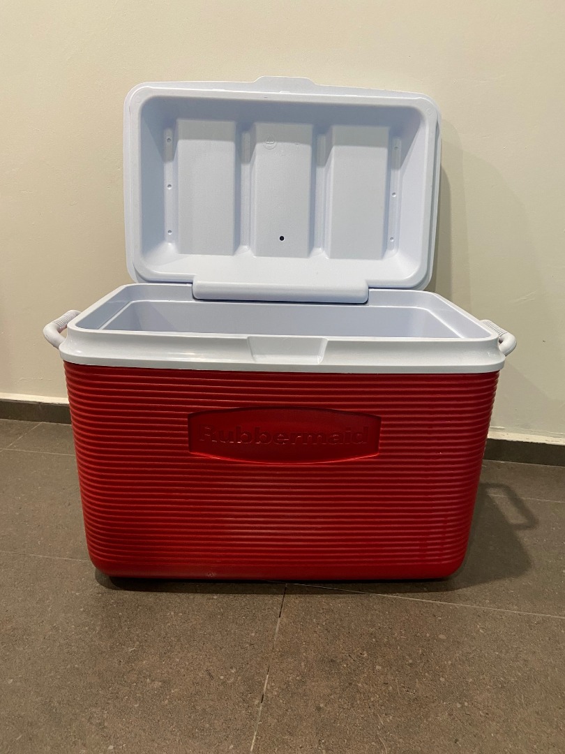 Red deals rubbermaid cooler