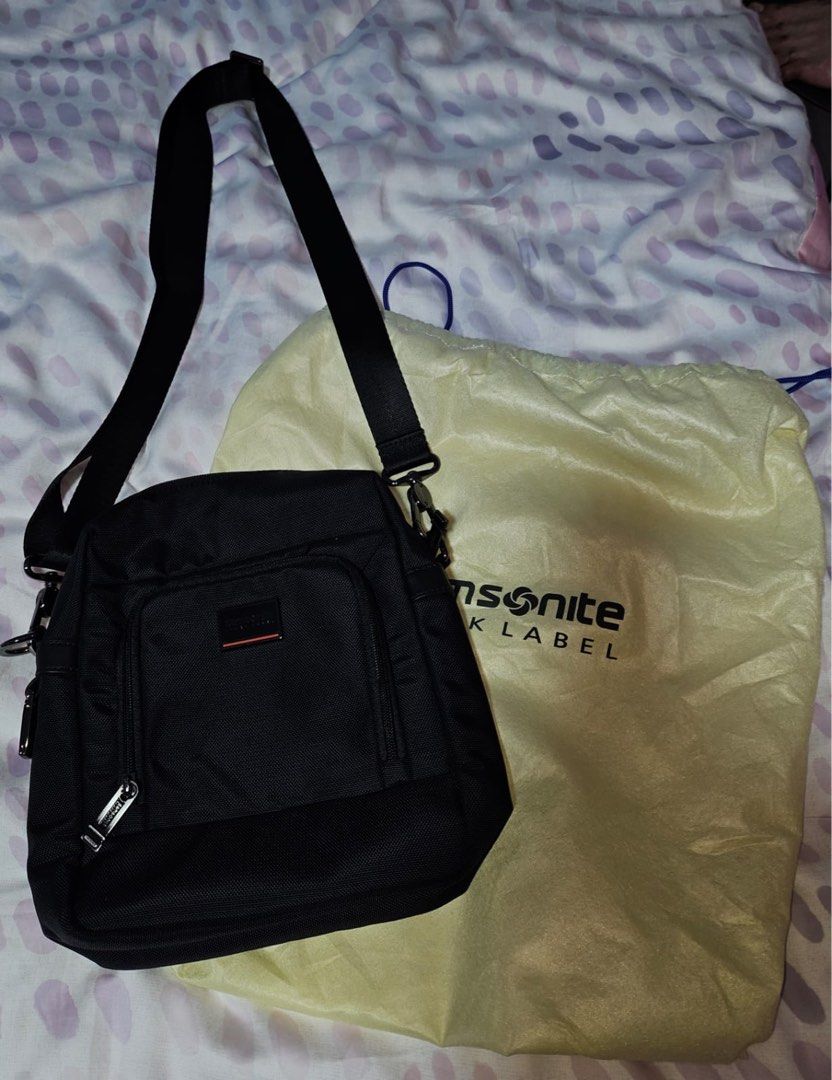 Samsonite SBL Encode (Category: Sling Bags) located in Singapore. Submitted by __kaizoku__ (Listing ID 1286308713, Image 1). Description: Selling an Samsonite Black Label SBL Encode Retails at $290! SBL Encode is design for whom to look for premium quality business accessories. 1262D nylon is specific design for SBL Encode which is light weight and durable, trimming with genuine leather and high-quality hardware to elevate the value. It comes wit