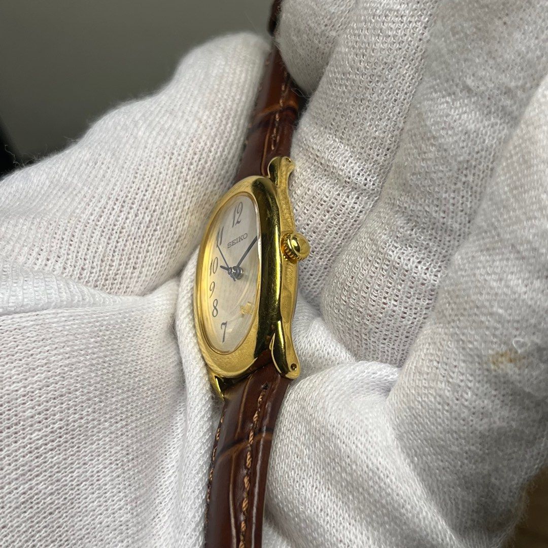 SEIKO 橢圓金色女錶1F21-5B70, 她的時尚, 手錶及配件, 手錶在