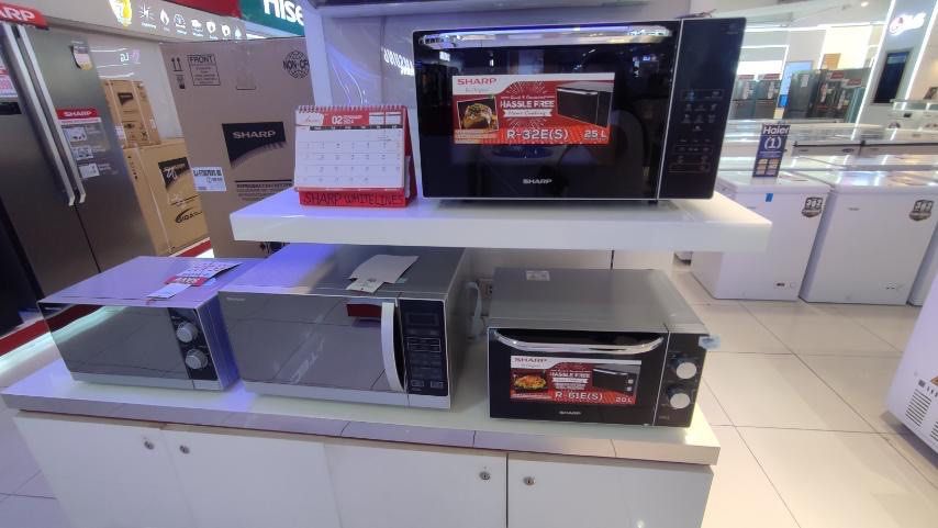 SHARP MICROWAVE OVEN (Category: Ovens & Toasters) located in Quezon City. Submitted by maryann5721 (Listing ID 1286312889, Image 1). Description: SHARP MICROWAVE OVEN R-20A(s) SRP 4,398 Cash 3,900 R-61E(S) SRP 4,698 CASH 4,300 R-72A(S) SRP 6,298 CASH 5,600 R-32E(S) SRP 5,898 CASH 5,300 Brand new and sealed with warranty and receipt 7 days replacement 1 yr warranty on parts and service Pick up / Viewing in the store located in Makati and San Juan 