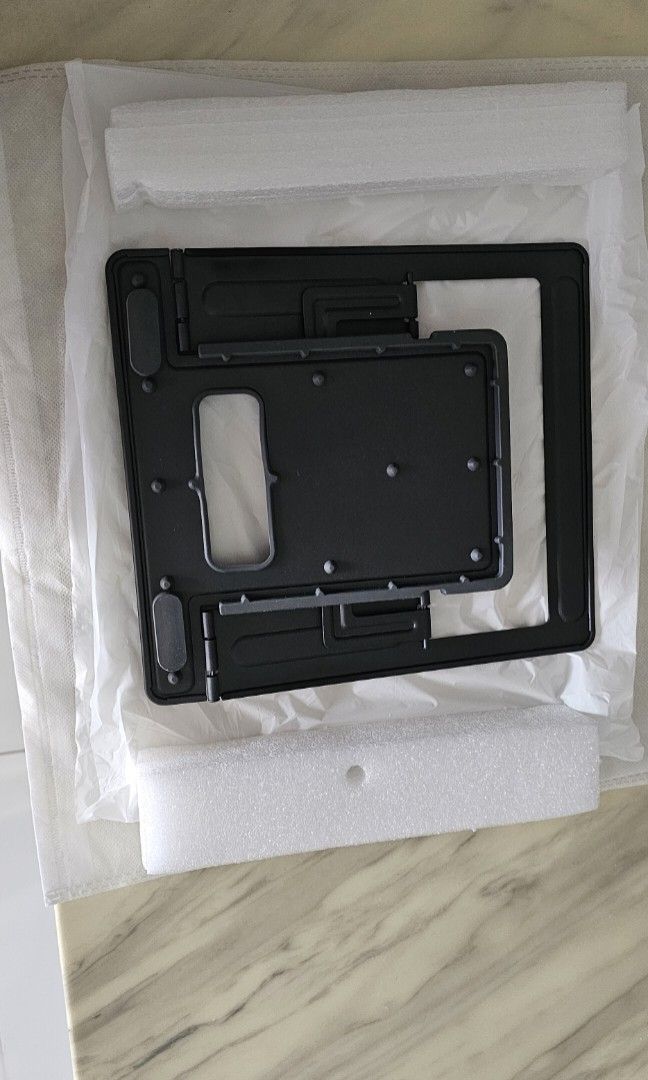 Solid Laptop Stand (Category: Other Accessories) located in Singapore. Submitted by womentreasurespot (Listing ID 1286262601, Image 2). Description: .